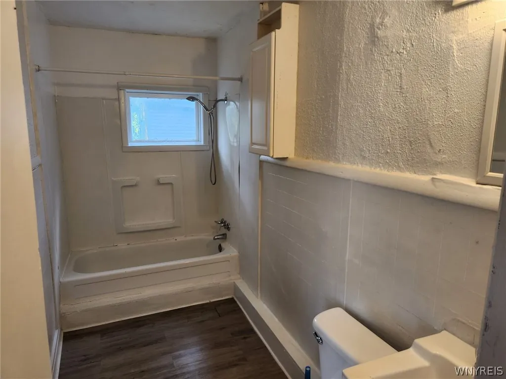 325 Breckenridge Street, Buffalo, New York 14213, Buffalo, New York 14213, 2 Bedroom Bedrooms, 7 Room Rooms,1 BathroomBathrooms,Residential Lease,For Rent,325 Breckenridge Street, Buffalo, New York 14213,0,B1708753