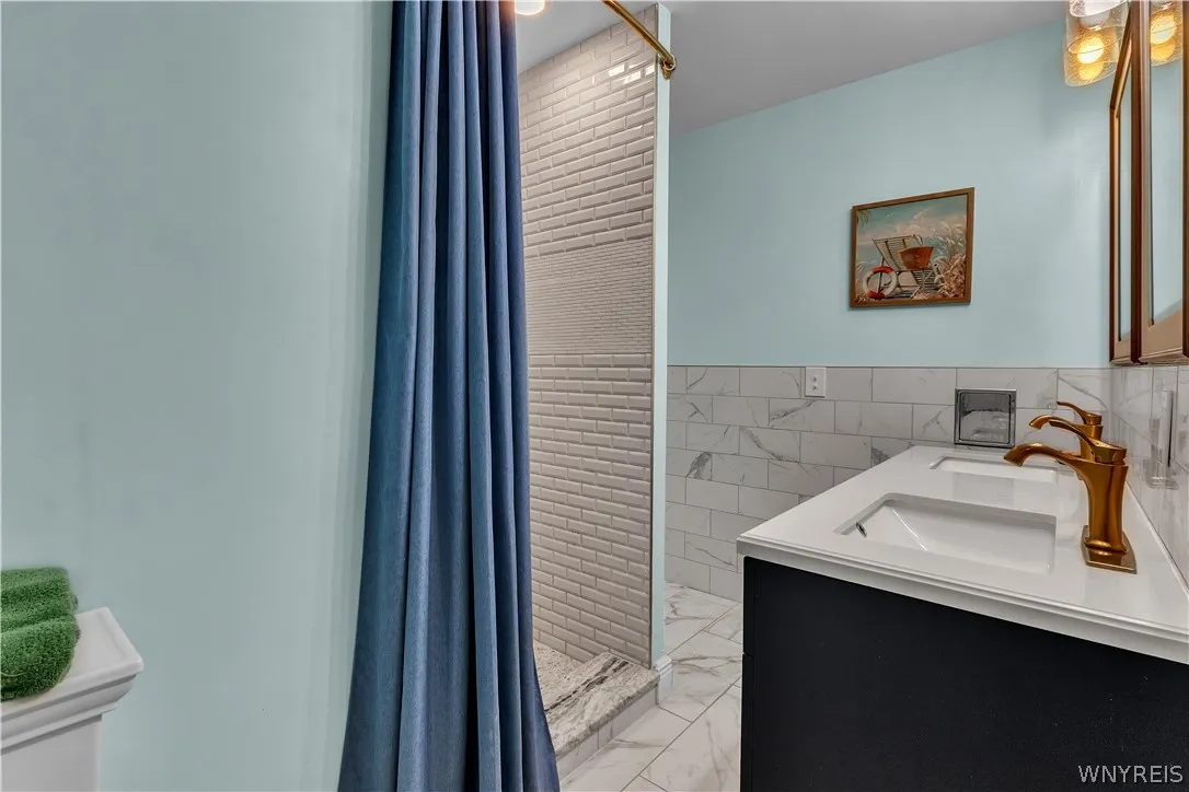 20 Nieman Drive, Orchard Park, New York 14127, Orchard Park, New York 14127, 4 Bedroom Bedrooms, 8 Room Rooms,2 BathroomBathrooms,Residential,For Sale,20 Nieman Drive, Orchard Park, New York 14127,0,B1708752
