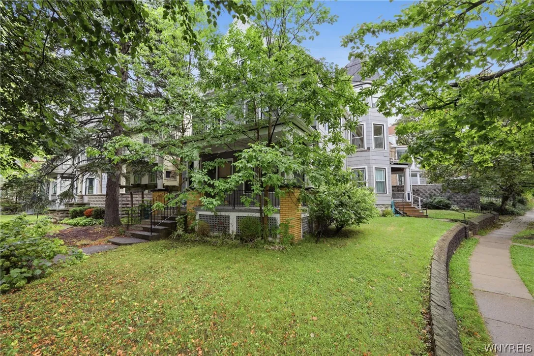 193 Woodward 2, Buffalo, New York 14214, Buffalo, New York 14214, 3 Bedroom Bedrooms, 7 Room Rooms,1 BathroomBathrooms,Residential Lease,Closed,193 Woodward 2, Buffalo, New York 14214,0,B1708914