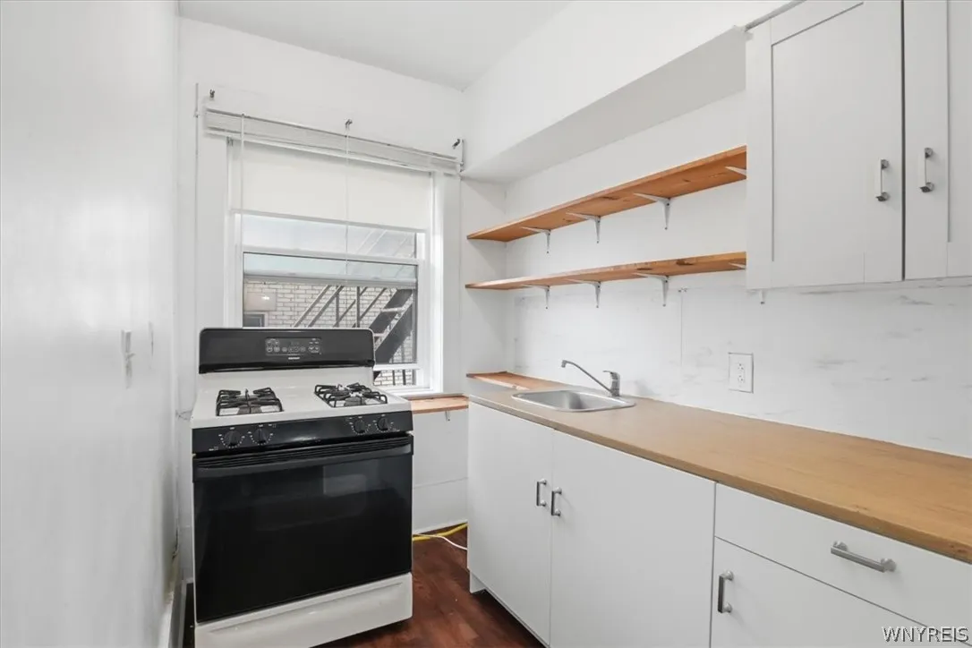2452 Delaware Avenue, Buffalo, New York 14216, Buffalo, New York 14216, 7 Bedroom Bedrooms, 14 Room Rooms,2 BathroomBathrooms,Residential,For Sale,2452 Delaware Avenue, Buffalo, New York 14216,0,B1708702