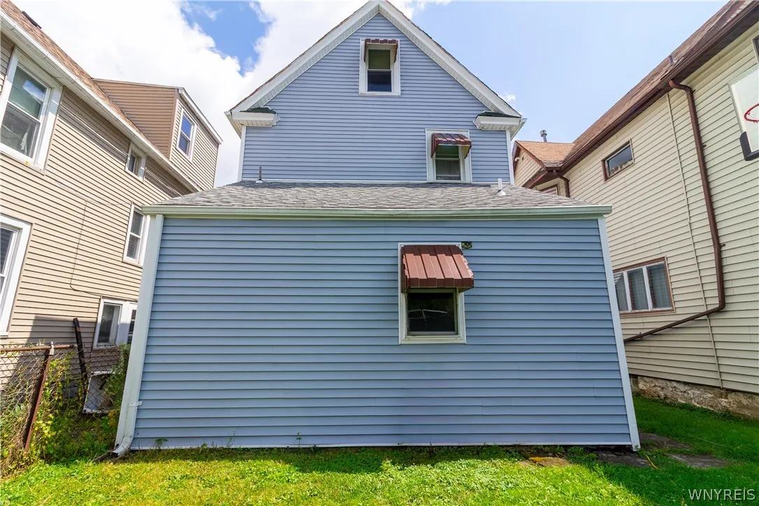 236 Barton Street, Buffalo, New York 14213, Buffalo, New York 14213, 4 Bedroom Bedrooms, 10 Room Rooms,1 BathroomBathrooms,Residential,For Sale,236 Barton Street, Buffalo, New York 14213,0,B1709033