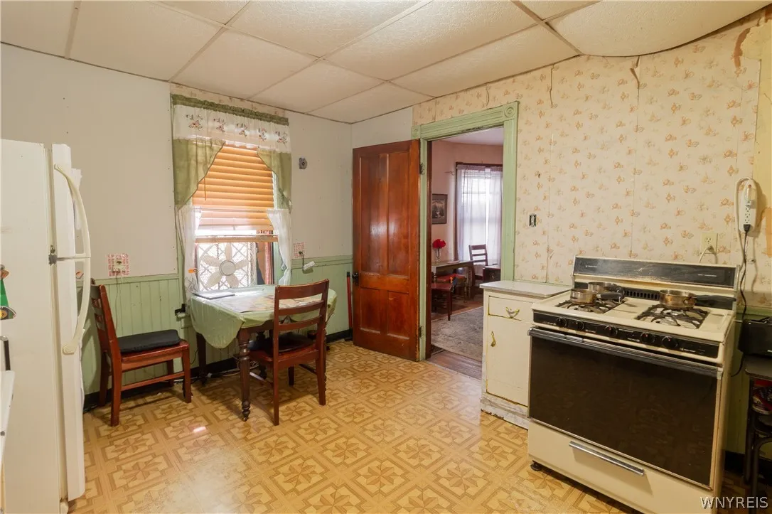 236 Barton Street, Buffalo, New York 14213, Buffalo, New York 14213, 4 Bedroom Bedrooms, 10 Room Rooms,1 BathroomBathrooms,Residential,For Sale,236 Barton Street, Buffalo, New York 14213,0,B1709033