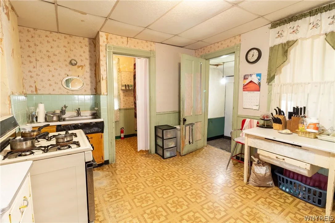 236 Barton Street, Buffalo, New York 14213, Buffalo, New York 14213, 4 Bedroom Bedrooms, 10 Room Rooms,1 BathroomBathrooms,Residential,For Sale,236 Barton Street, Buffalo, New York 14213,0,B1709033