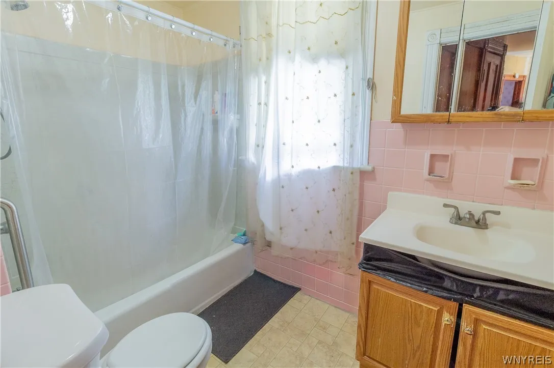 236 Barton Street, Buffalo, New York 14213, Buffalo, New York 14213, 4 Bedroom Bedrooms, 10 Room Rooms,1 BathroomBathrooms,Residential,For Sale,236 Barton Street, Buffalo, New York 14213,0,B1709033