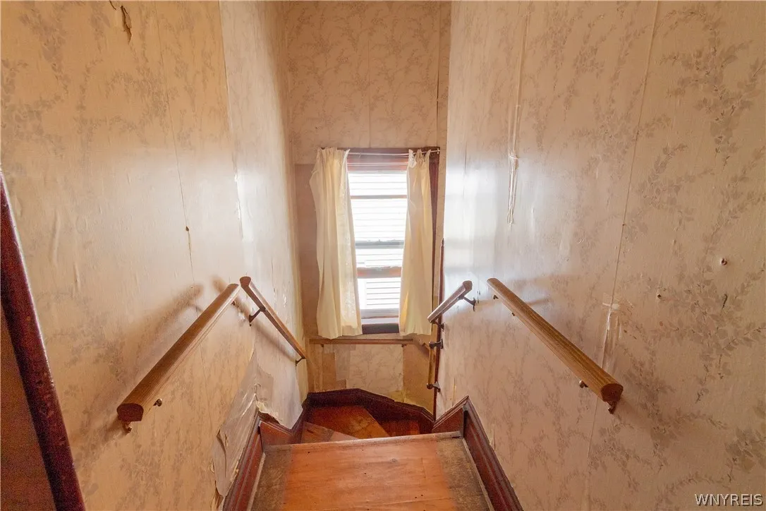 236 Barton Street, Buffalo, New York 14213, Buffalo, New York 14213, 4 Bedroom Bedrooms, 10 Room Rooms,1 BathroomBathrooms,Residential,For Sale,236 Barton Street, Buffalo, New York 14213,0,B1709033
