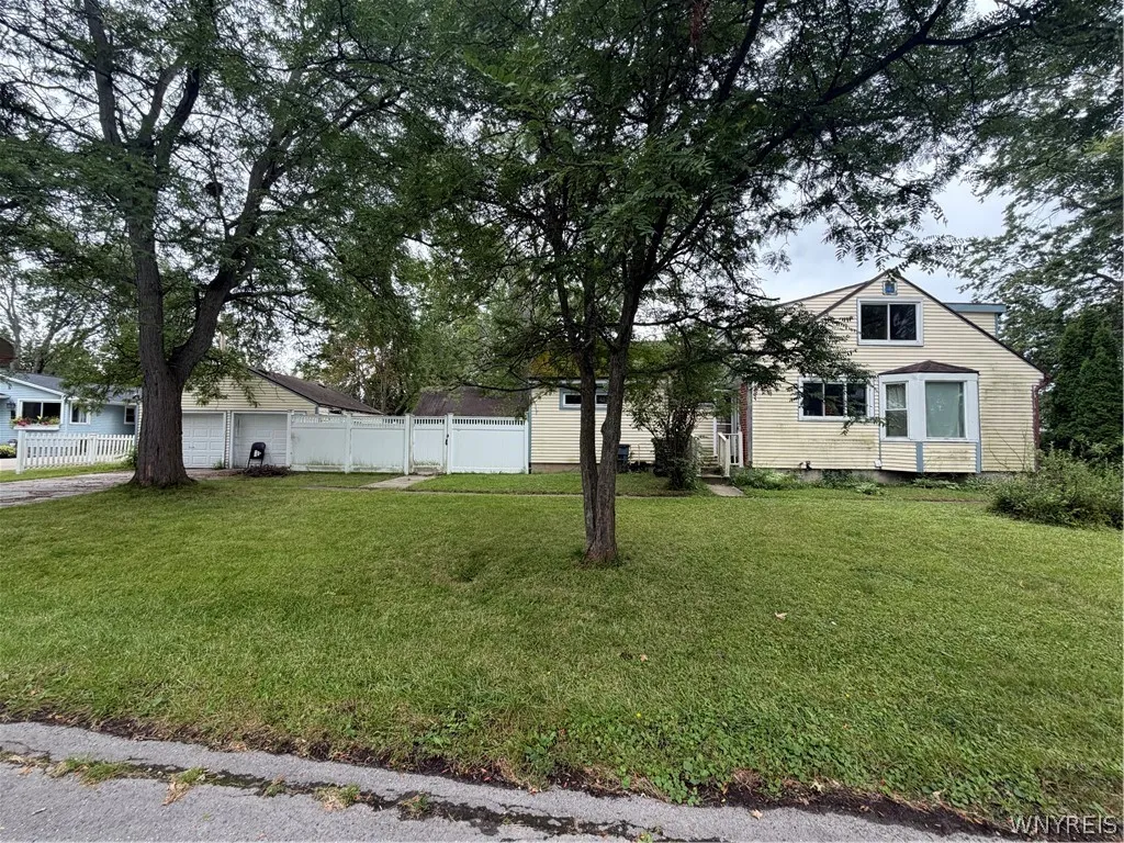 1295 East Park Road, Grand Island, New York 14072, Grand Island, New York 14072, 4 Bedroom Bedrooms, 8 Room Rooms,2 BathroomBathrooms,Residential,For Sale,1295 East Park Road, Grand Island, New York 14072,0,B1709570