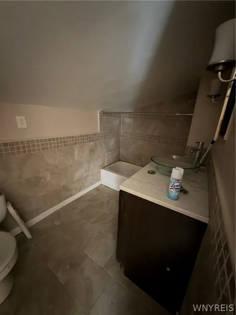 1295 East Park Road, Grand Island, New York 14072, Grand Island, New York 14072, 4 Bedroom Bedrooms, 8 Room Rooms,2 BathroomBathrooms,Residential,For Sale,1295 East Park Road, Grand Island, New York 14072,0,B1709570