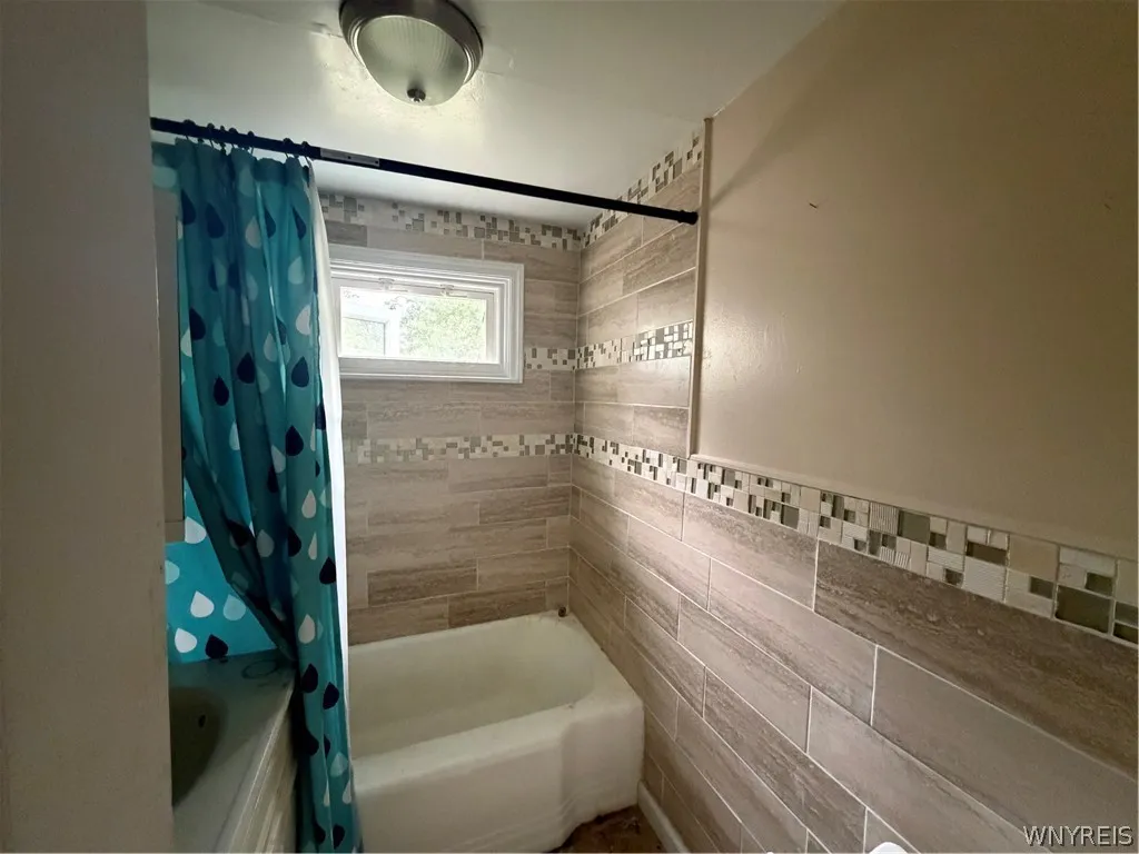 1295 East Park Road, Grand Island, New York 14072, Grand Island, New York 14072, 4 Bedroom Bedrooms, 8 Room Rooms,2 BathroomBathrooms,Residential,For Sale,1295 East Park Road, Grand Island, New York 14072,0,B1709570