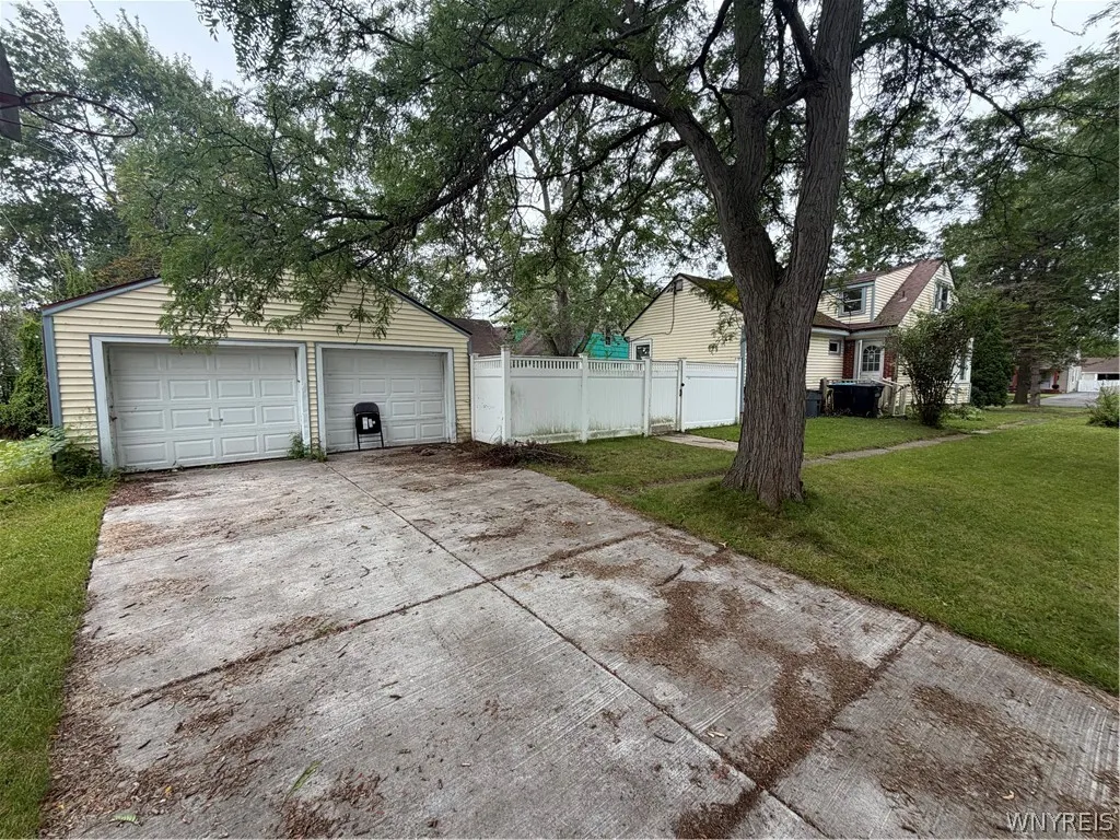 1295 East Park Road, Grand Island, New York 14072, Grand Island, New York 14072, 4 Bedroom Bedrooms, 8 Room Rooms,2 BathroomBathrooms,Residential,For Sale,1295 East Park Road, Grand Island, New York 14072,0,B1709570