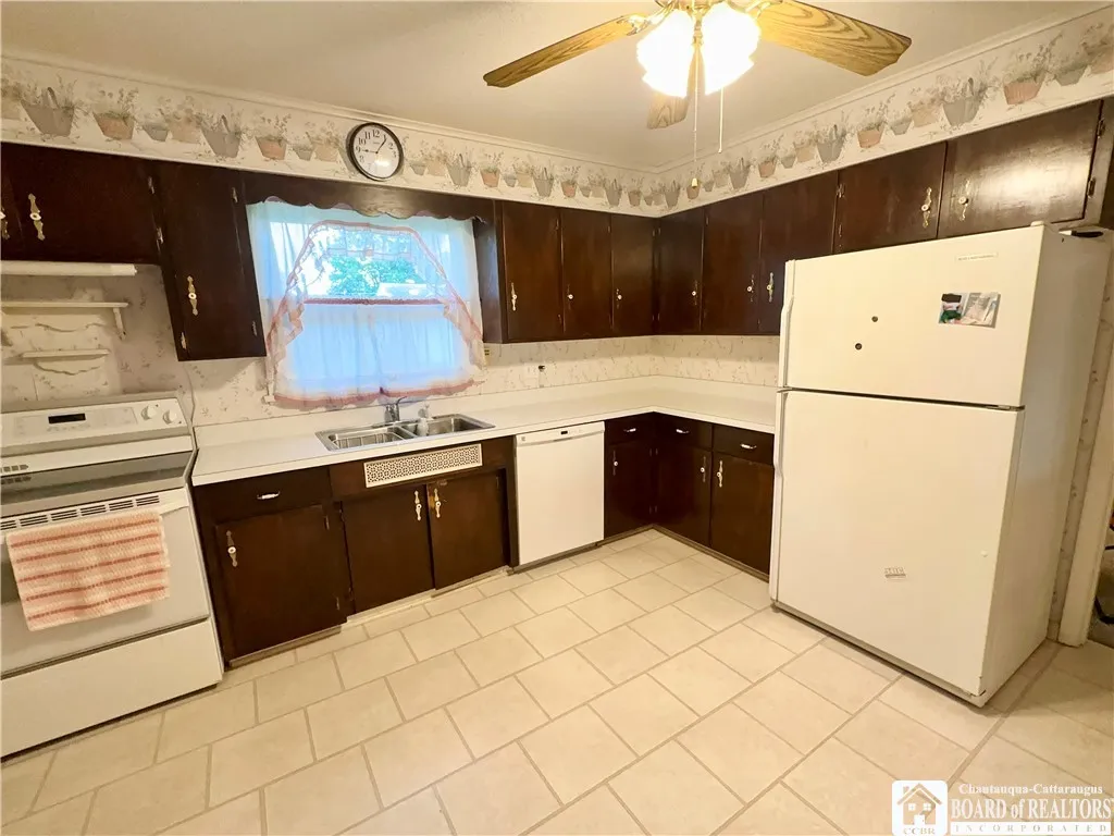 54 Delevan Avenue, Jamestown, New York 14701, Jamestown, New York 14701, 3 Bedroom Bedrooms, 6 Room Rooms,1 BathroomBathrooms,Residential,For Sale,54 Delevan Avenue, Jamestown, New York 14701,0,R1709873