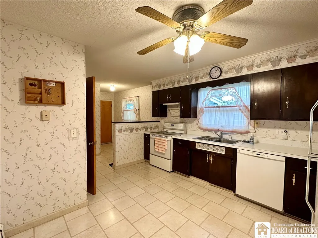 54 Delevan Avenue, Jamestown, New York 14701, Jamestown, New York 14701, 3 Bedroom Bedrooms, 6 Room Rooms,1 BathroomBathrooms,Residential,For Sale,54 Delevan Avenue, Jamestown, New York 14701,0,R1709873
