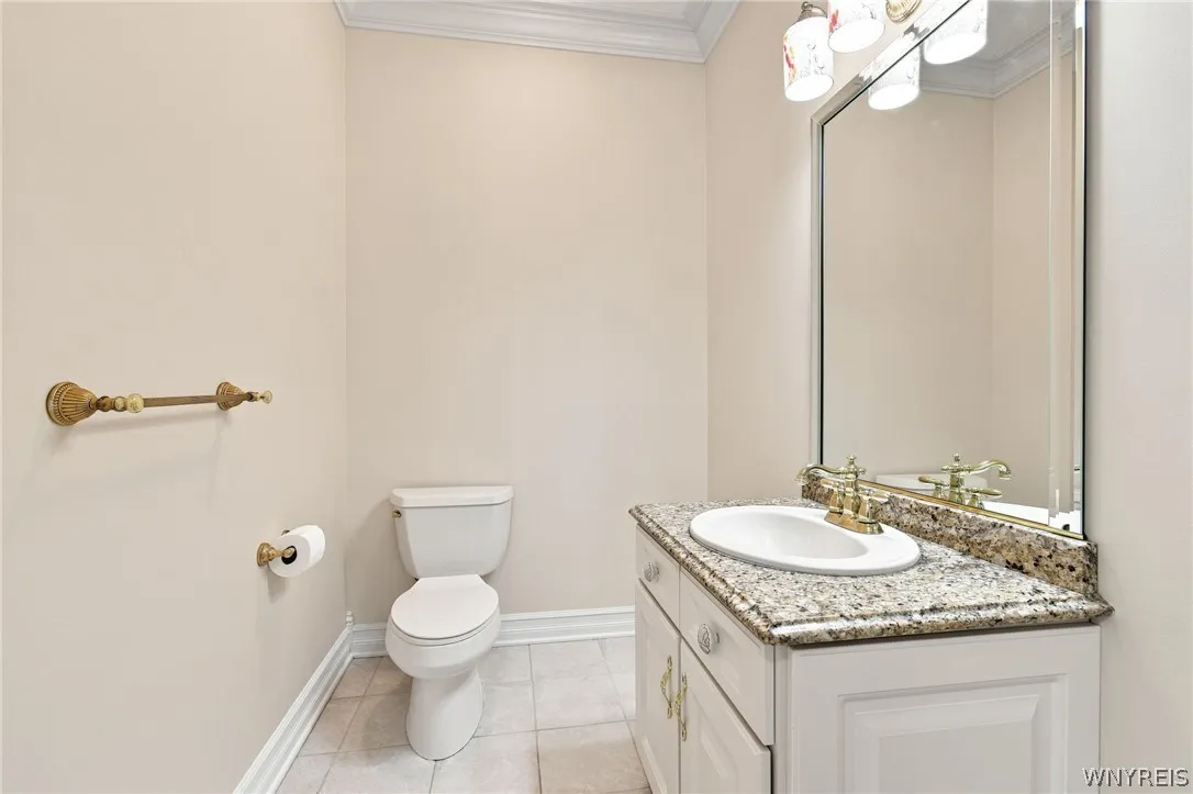 1st floor 1/2 bath