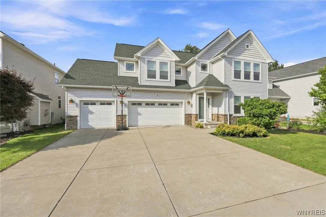 70 Rachel Vincent, Buffalo, New York 14216, Buffalo, New York 14216, 4 Bedroom Bedrooms, 8 Room Rooms,2 BathroomBathrooms,Residential,For Sale,70 Rachel Vincent, Buffalo, New York 14216,0,B1710353