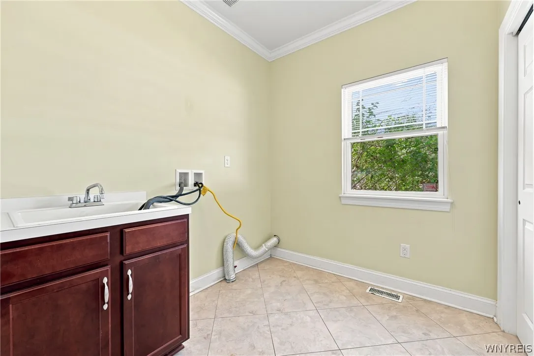 70 Rachel Vincent, Buffalo, New York 14216, Buffalo, New York 14216, 4 Bedroom Bedrooms, 8 Room Rooms,2 BathroomBathrooms,Residential,For Sale,70 Rachel Vincent, Buffalo, New York 14216,0,B1710353