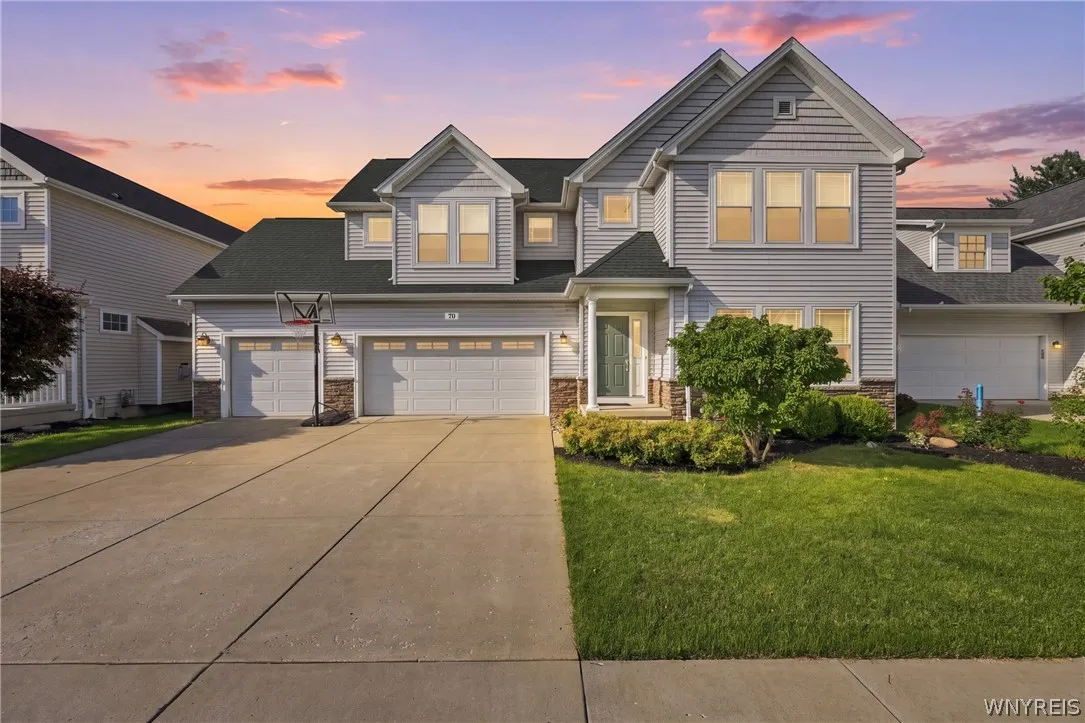 70 Rachel Vincent, Buffalo, New York 14216, Buffalo, New York 14216, 4 Bedroom Bedrooms, 8 Room Rooms,2 BathroomBathrooms,Residential,For Sale,70 Rachel Vincent, Buffalo, New York 14216,0,B1710353