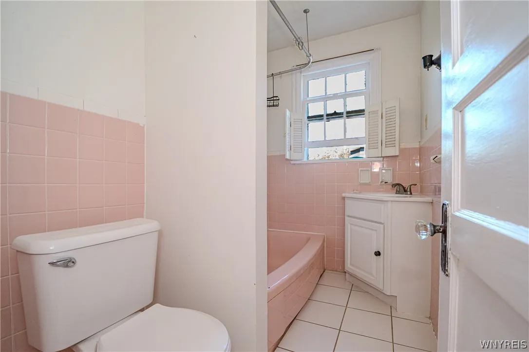 346 Woodward Avenue, Buffalo, New York 14214, Buffalo, New York 14214, 6 Bedroom Bedrooms, ,3 BathroomBathrooms,Residential,For Sale,346 Woodward Avenue, Buffalo, New York 14214,0,B1709920