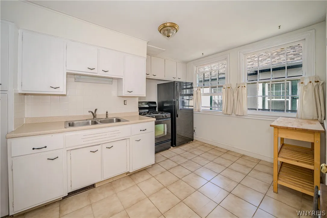 346 Woodward Avenue, Buffalo, New York 14214, Buffalo, New York 14214, 6 Bedroom Bedrooms, ,3 BathroomBathrooms,Residential,For Sale,346 Woodward Avenue, Buffalo, New York 14214,0,B1709920