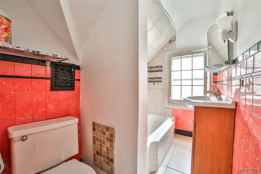 346 Woodward Avenue, Buffalo, New York 14214, Buffalo, New York 14214, 6 Bedroom Bedrooms, ,3 BathroomBathrooms,Residential,For Sale,346 Woodward Avenue, Buffalo, New York 14214,0,B1709920