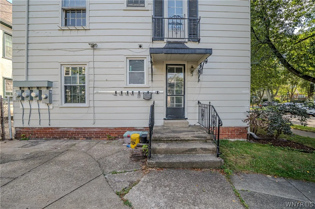 346 Woodward Avenue, Buffalo, New York 14214, Buffalo, New York 14214, 6 Bedroom Bedrooms, ,3 BathroomBathrooms,Residential,For Sale,346 Woodward Avenue, Buffalo, New York 14214,0,B1709920