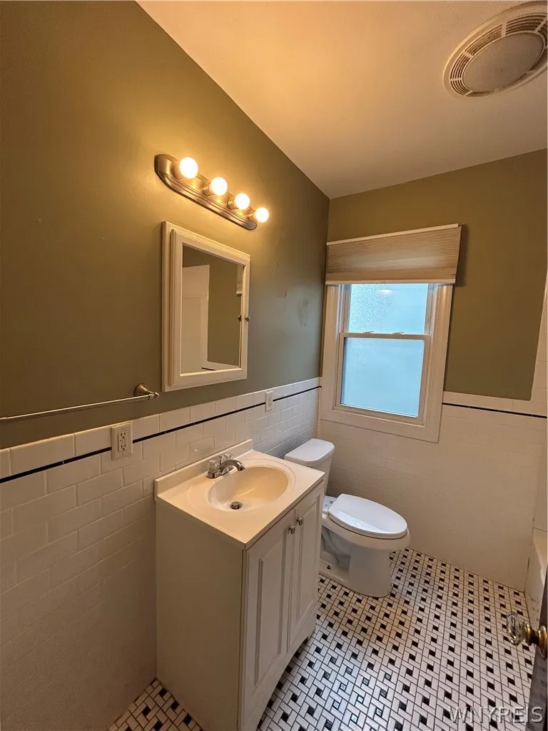 259 North Drive, Buffalo, New York 14216, Buffalo, New York 14216, 6 Bedroom Bedrooms, ,2 BathroomBathrooms,Residential,For Sale,259 North Drive, Buffalo, New York 14216,0,B1710424