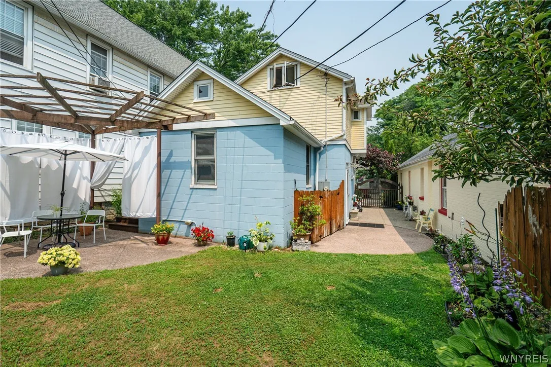 384 Summer Street, Buffalo, New York 14213, Buffalo, New York 14213, 2 Bedroom Bedrooms, 4 Room Rooms,2 BathroomBathrooms,Residential Lease,For Rent,384 Summer Street, Buffalo, New York 14213,0,B1711303