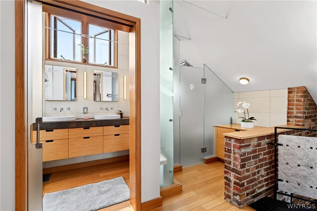 384 Summer Street, Buffalo, New York 14213, Buffalo, New York 14213, 2 Bedroom Bedrooms, 4 Room Rooms,2 BathroomBathrooms,Residential Lease,For Rent,384 Summer Street, Buffalo, New York 14213,0,B1711303
