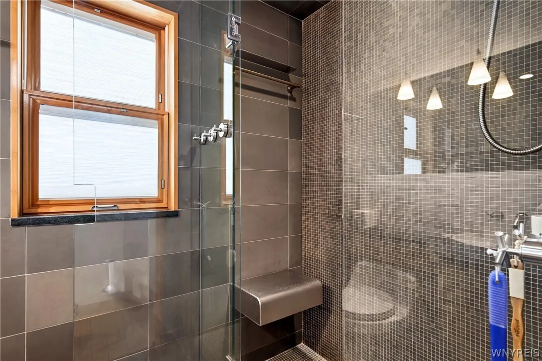 384 Summer Street, Buffalo, New York 14213, Buffalo, New York 14213, 2 Bedroom Bedrooms, 4 Room Rooms,2 BathroomBathrooms,Residential Lease,For Rent,384 Summer Street, Buffalo, New York 14213,0,B1711303
