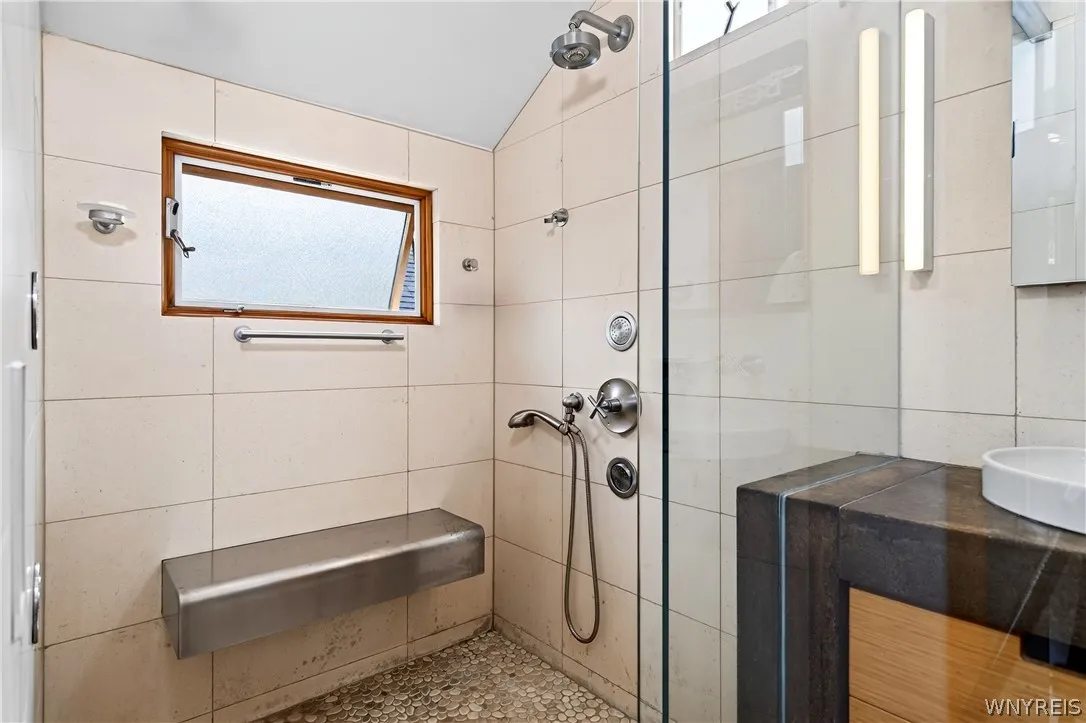 384 Summer Street, Buffalo, New York 14213, Buffalo, New York 14213, 2 Bedroom Bedrooms, 4 Room Rooms,2 BathroomBathrooms,Residential Lease,For Rent,384 Summer Street, Buffalo, New York 14213,0,B1711303