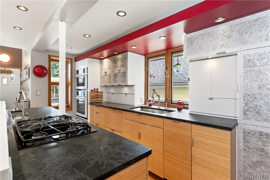 384 Summer Street, Buffalo, New York 14213, Buffalo, New York 14213, 2 Bedroom Bedrooms, 4 Room Rooms,2 BathroomBathrooms,Residential Lease,For Rent,384 Summer Street, Buffalo, New York 14213,0,B1711303