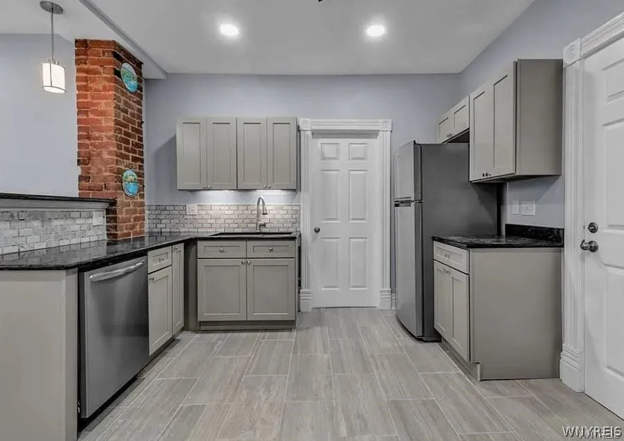 378 Breckenridge Street Apt #1 Lower, Buffalo, New, Buffalo, New York 14213, 2 Bedroom Bedrooms, 7 Room Rooms,1 BathroomBathrooms,Residential Lease,For Rent,378 Breckenridge Street Apt #1 Lower, Buffalo, New,0,B1711613
