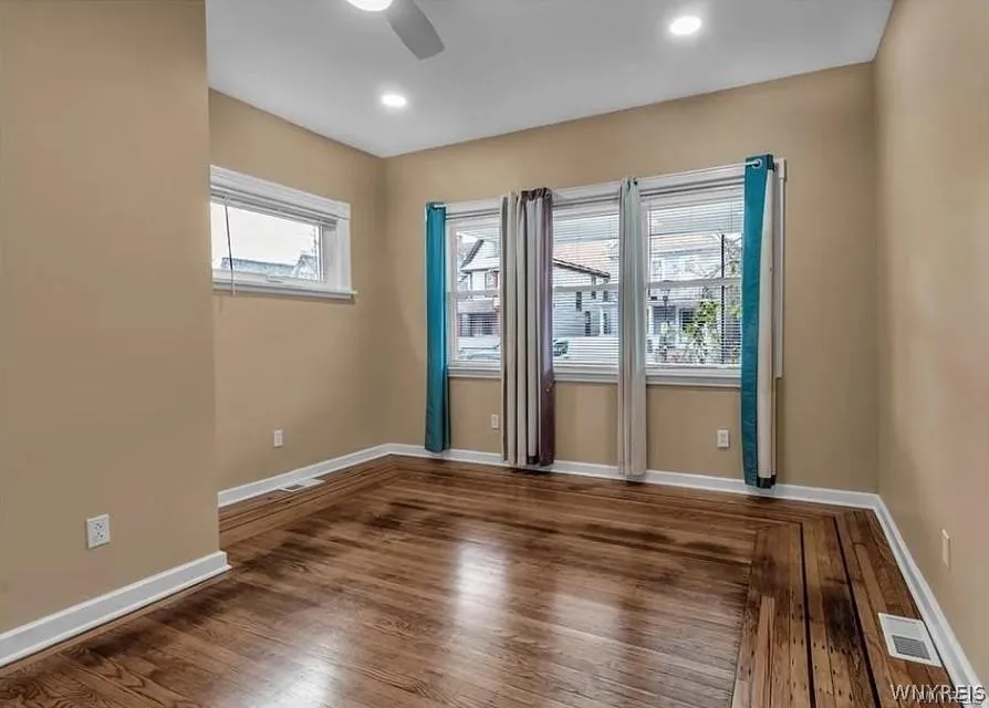 378 Breckenridge Street Apt #1 Lower, Buffalo, New, Buffalo, New York 14213, 2 Bedroom Bedrooms, 7 Room Rooms,1 BathroomBathrooms,Residential Lease,For Rent,378 Breckenridge Street Apt #1 Lower, Buffalo, New,0,B1711613