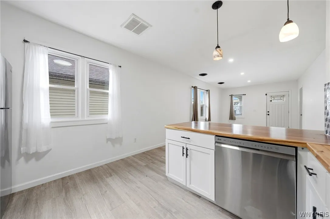 111 Dart Street, Buffalo, New York 14213, Buffalo, New York 14213, 1 Bedroom Bedrooms, 5 Room Rooms,1 BathroomBathrooms,Residential,For Sale,111 Dart Street, Buffalo, New York 14213,0,B1711482