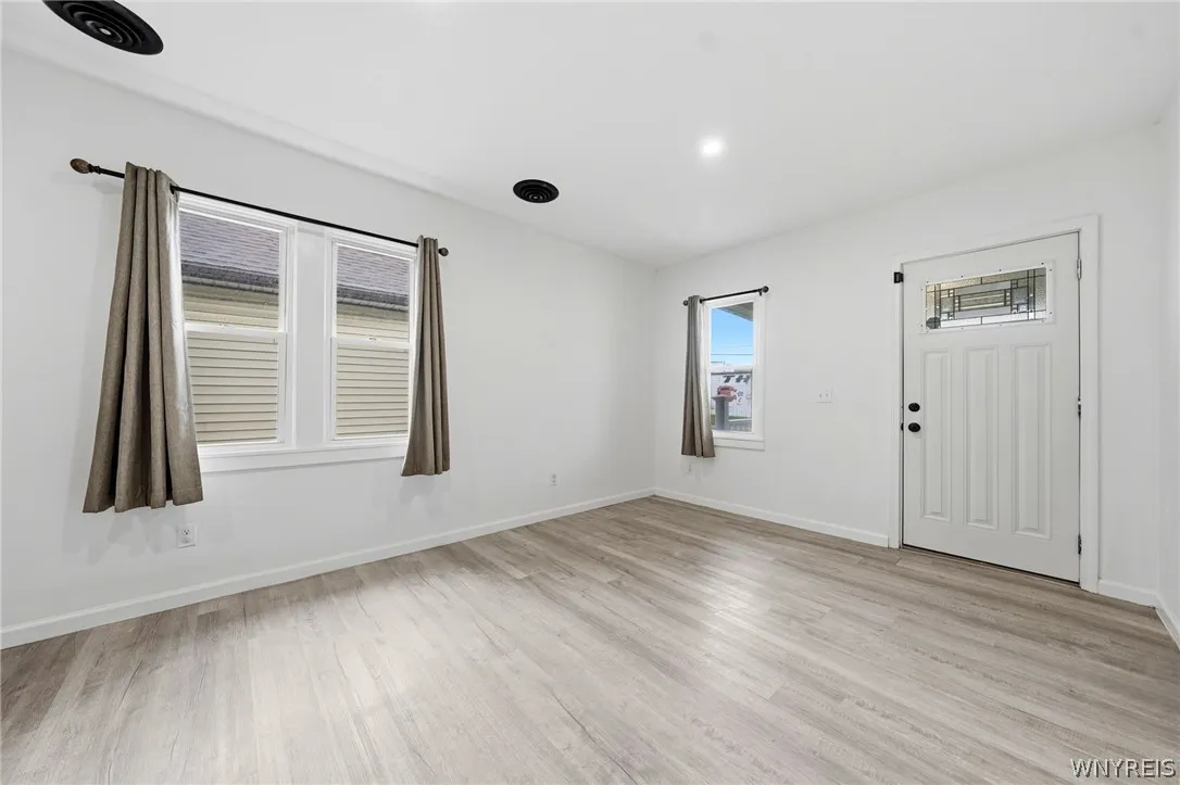 111 Dart Street, Buffalo, New York 14213, Buffalo, New York 14213, 1 Bedroom Bedrooms, 5 Room Rooms,1 BathroomBathrooms,Residential,For Sale,111 Dart Street, Buffalo, New York 14213,0,B1711482