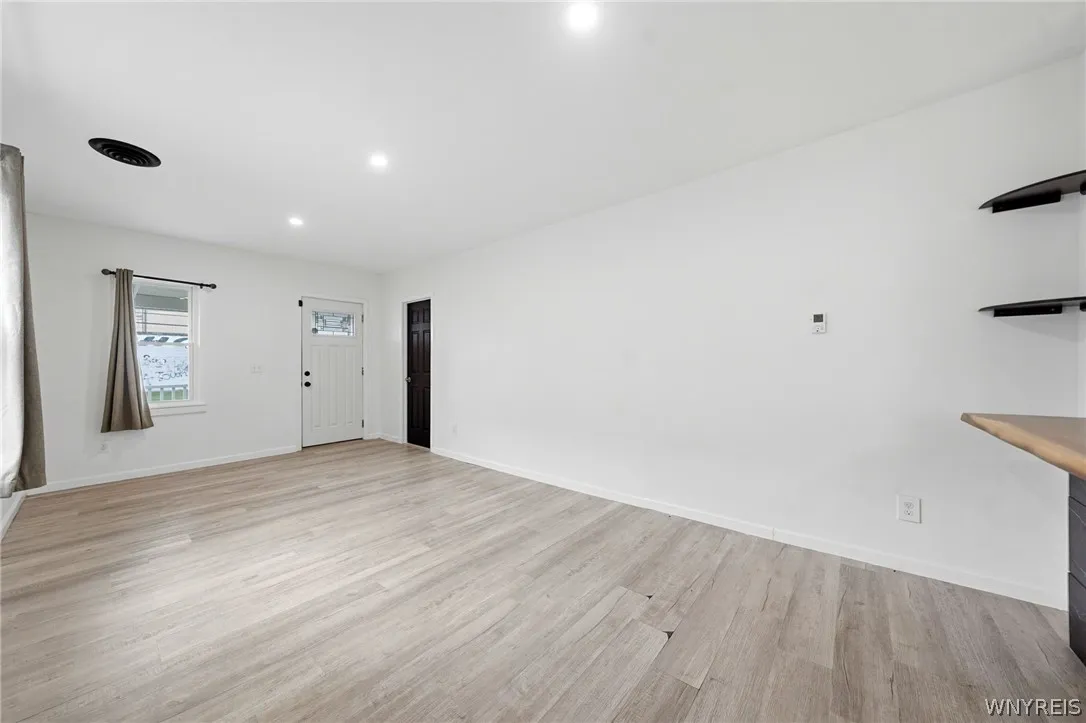 111 Dart Street, Buffalo, New York 14213, Buffalo, New York 14213, 1 Bedroom Bedrooms, 5 Room Rooms,1 BathroomBathrooms,Residential,For Sale,111 Dart Street, Buffalo, New York 14213,0,B1711482