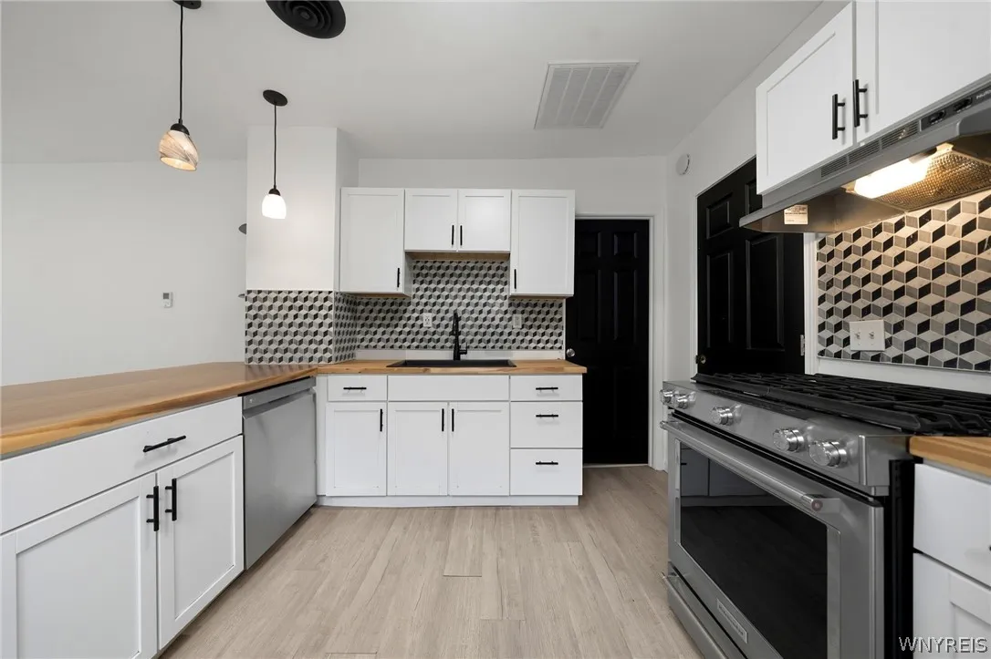 111 Dart Street, Buffalo, New York 14213, Buffalo, New York 14213, 1 Bedroom Bedrooms, 5 Room Rooms,1 BathroomBathrooms,Residential,For Sale,111 Dart Street, Buffalo, New York 14213,0,B1711482