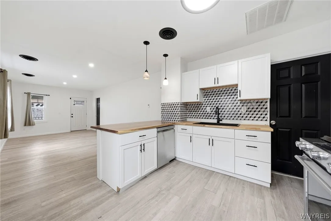 111 Dart Street, Buffalo, New York 14213, Buffalo, New York 14213, 1 Bedroom Bedrooms, 5 Room Rooms,1 BathroomBathrooms,Residential,For Sale,111 Dart Street, Buffalo, New York 14213,0,B1711482