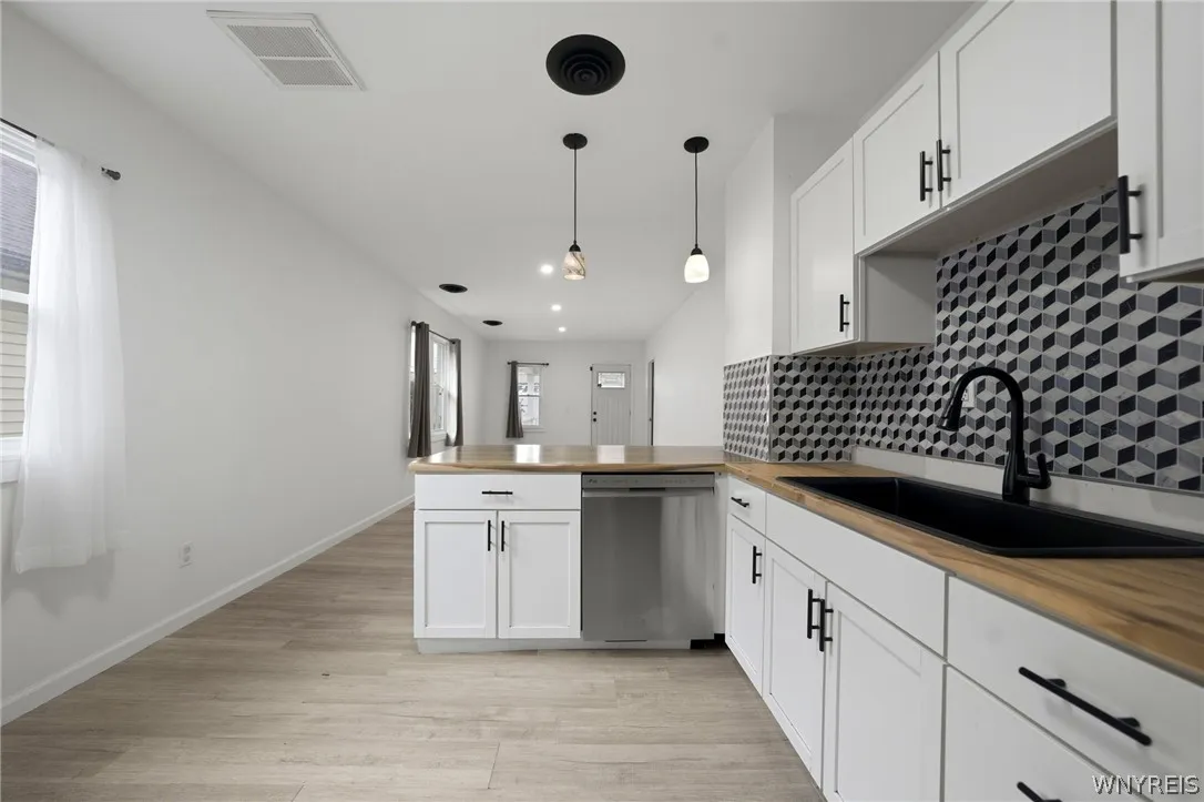 111 Dart Street, Buffalo, New York 14213, Buffalo, New York 14213, 1 Bedroom Bedrooms, 5 Room Rooms,1 BathroomBathrooms,Residential,For Sale,111 Dart Street, Buffalo, New York 14213,0,B1711482
