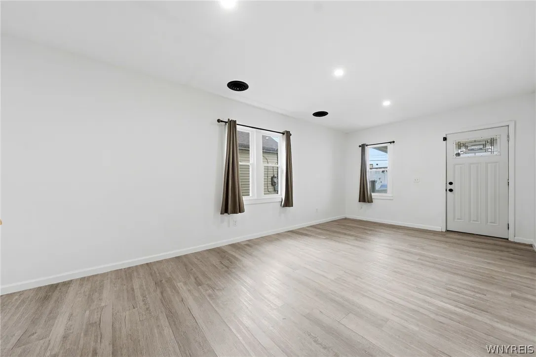 111 Dart Street, Buffalo, New York 14213, Buffalo, New York 14213, 1 Bedroom Bedrooms, 5 Room Rooms,1 BathroomBathrooms,Residential,For Sale,111 Dart Street, Buffalo, New York 14213,0,B1711482