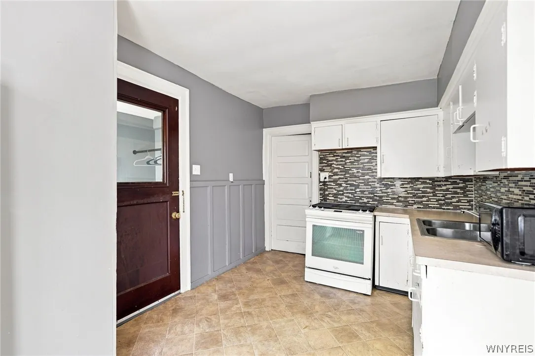 48 Custer Street, Buffalo, New York 14214, Buffalo, New York 14214, 4 Bedroom Bedrooms, 6 Room Rooms,1 BathroomBathrooms,Residential,For Sale,48 Custer Street, Buffalo, New York 14214,0,B1711739