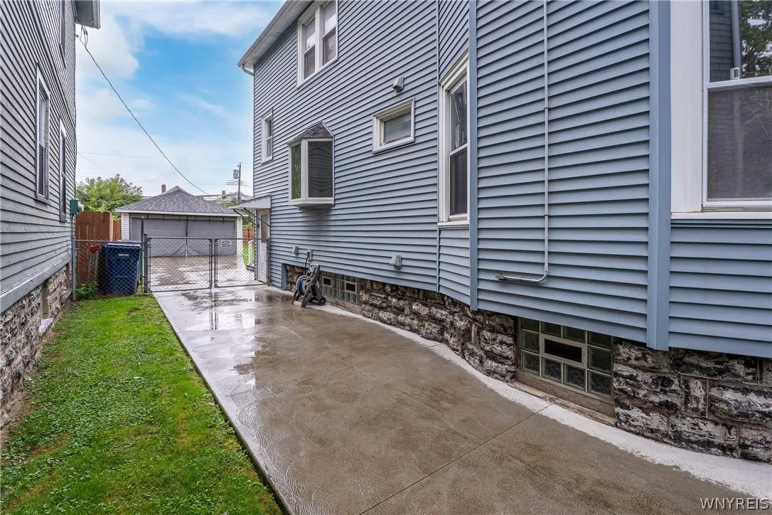 Side of property looking towards side entrance