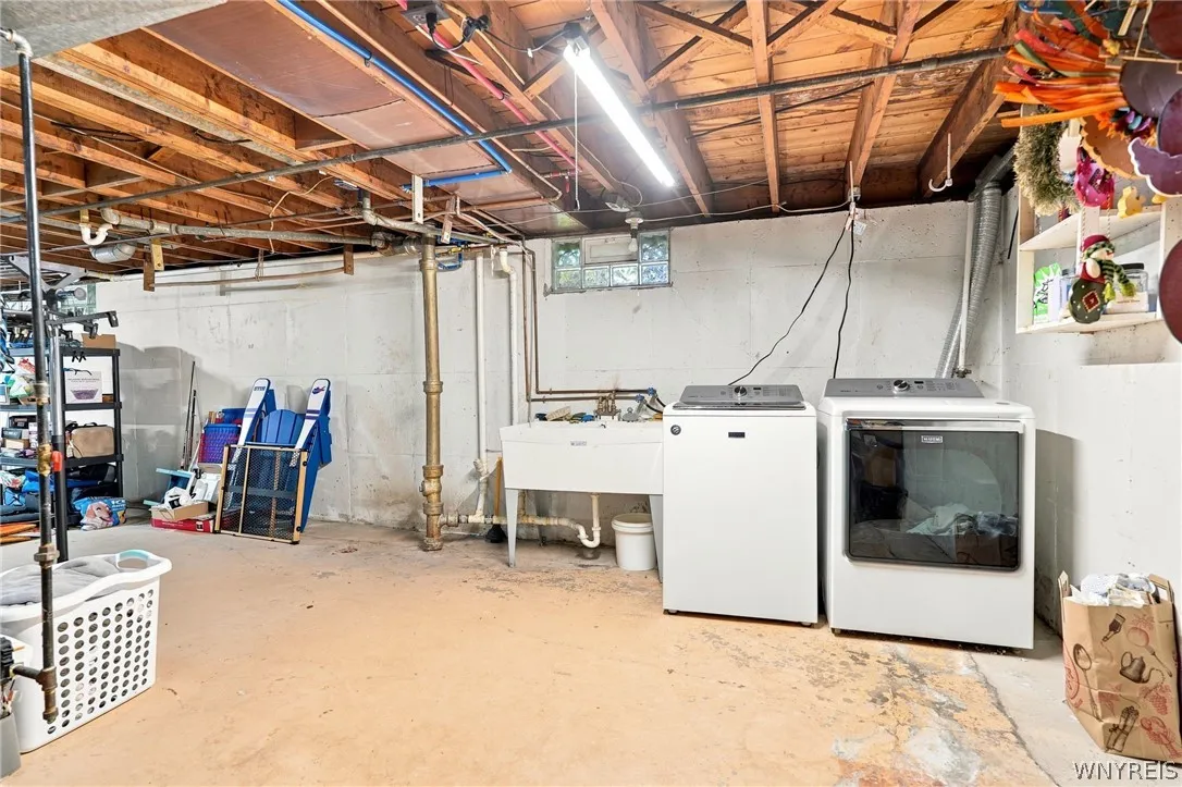 283 Wrexham Court North, Tonawanda, New York 14150, Tonawanda, New York 14150, 3 Bedroom Bedrooms, 9 Room Rooms,1 BathroomBathrooms,Residential,For Sale,283 Wrexham Court North, Tonawanda, New York 14150,0,B1711283