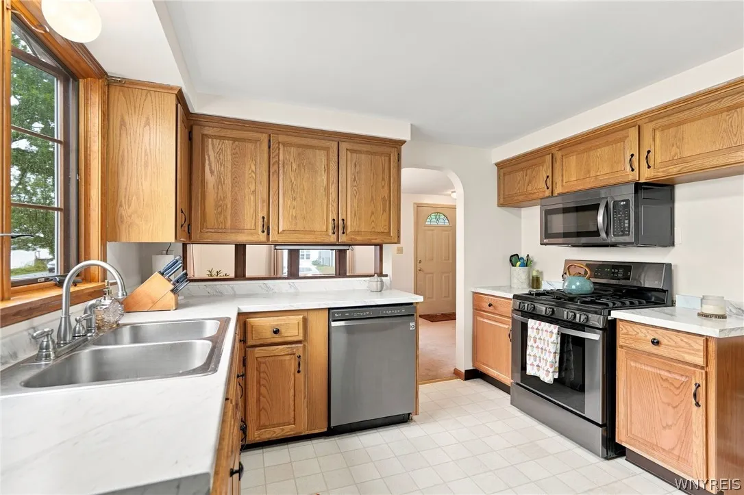 283 Wrexham Court North, Tonawanda, New York 14150, Tonawanda, New York 14150, 3 Bedroom Bedrooms, 9 Room Rooms,1 BathroomBathrooms,Residential,For Sale,283 Wrexham Court North, Tonawanda, New York 14150,0,B1711283