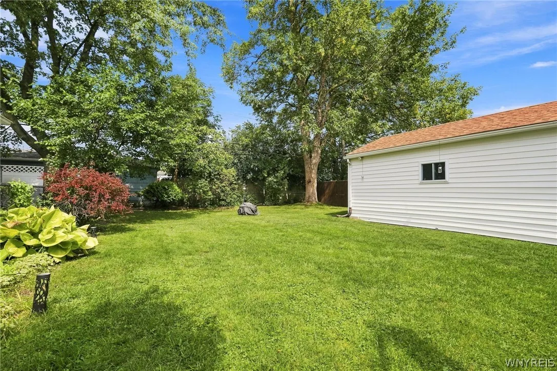283 Wrexham Court North, Tonawanda, New York 14150, Tonawanda, New York 14150, 3 Bedroom Bedrooms, 9 Room Rooms,1 BathroomBathrooms,Residential,For Sale,283 Wrexham Court North, Tonawanda, New York 14150,0,B1711283