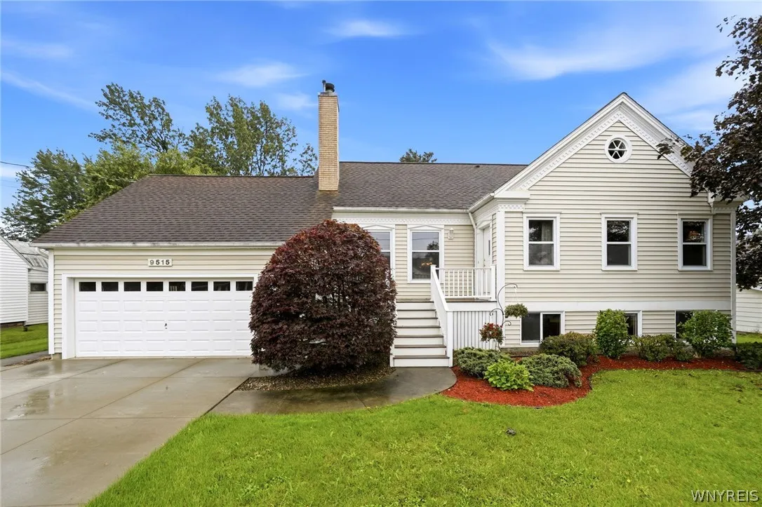 9515 High St, Clarence, New York 14032, Clarence, New York 14032, 4 Bedroom Bedrooms, 8 Room Rooms,2 BathroomBathrooms,Residential,For Sale,9515 High St, Clarence, New York 14032,0,B1712347