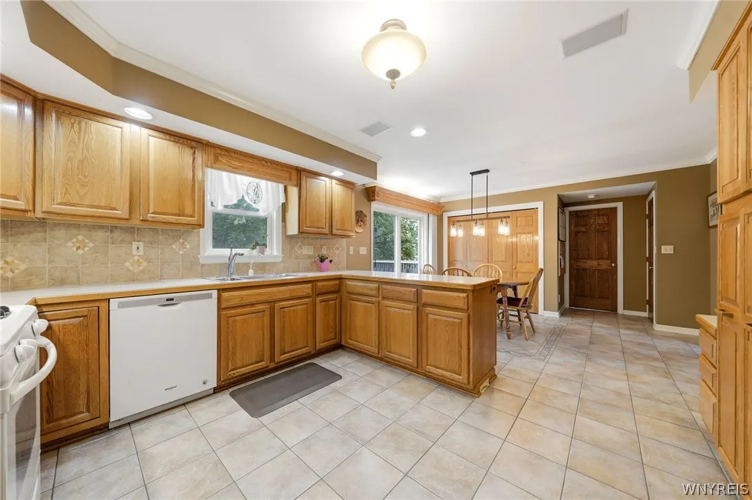 9515 High St, Clarence, New York 14032, Clarence, New York 14032, 4 Bedroom Bedrooms, 8 Room Rooms,2 BathroomBathrooms,Residential,For Sale,9515 High St, Clarence, New York 14032,0,B1712347