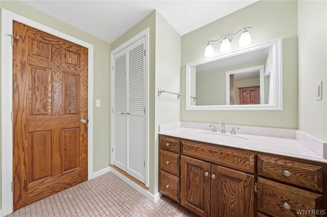 9515 High St, Clarence, New York 14032, Clarence, New York 14032, 4 Bedroom Bedrooms, 8 Room Rooms,2 BathroomBathrooms,Residential,For Sale,9515 High St, Clarence, New York 14032,0,B1712347