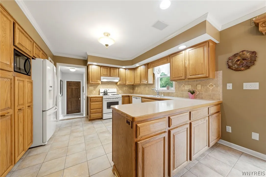 9515 High St, Clarence, New York 14032, Clarence, New York 14032, 4 Bedroom Bedrooms, 8 Room Rooms,2 BathroomBathrooms,Residential,For Sale,9515 High St, Clarence, New York 14032,0,B1712347