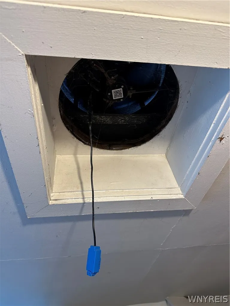 Solar powered fan turns on when 85 degree temp hits