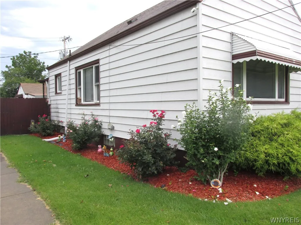 563 31st Street, Niagara Falls, New York 14301, Niagara Falls, New York 14301, 2 Bedroom Bedrooms, 4 Room Rooms,1 BathroomBathrooms,Residential,For Sale,563 31st Street, Niagara Falls, New York 14301,0,B1712908