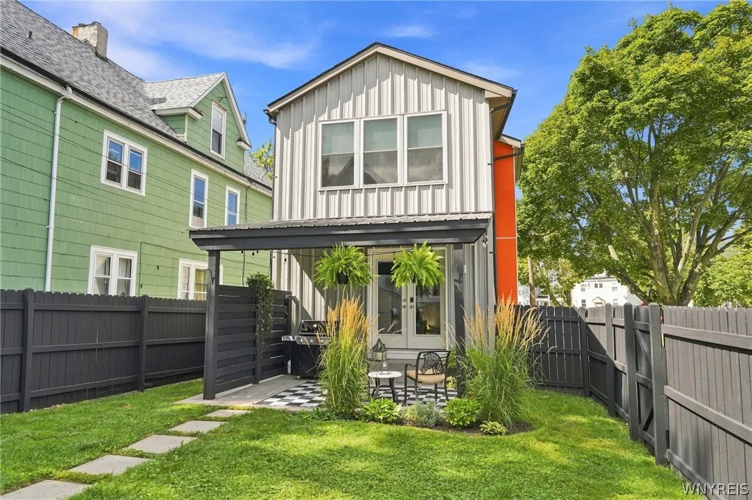 121 School Street, Buffalo, New York 14213, Buffalo, New York 14213, 2 Bedroom Bedrooms, 7 Room Rooms,2 BathroomBathrooms,Residential,For Sale,121 School Street, Buffalo, New York 14213,0,B1713280